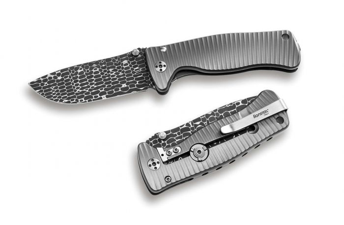 Нож складной LionSteel SR2DL G Mini, сталь клинка дамасская сталь Chad Nichols Damascus "Lizard" Pattern, рукоять титан по технологии Solid®, серый